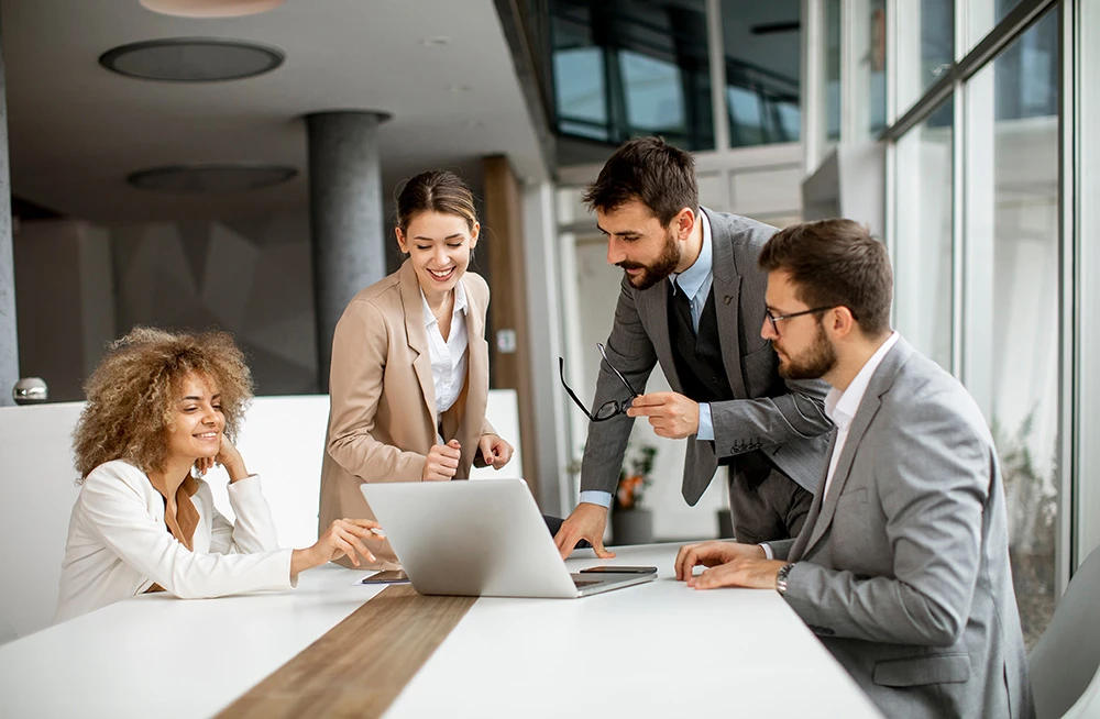 Печать на баннере, сетке, бумаге, холсте, самоклеящейся пленке UV-печать на стекле, пластике, холсте, Пвх