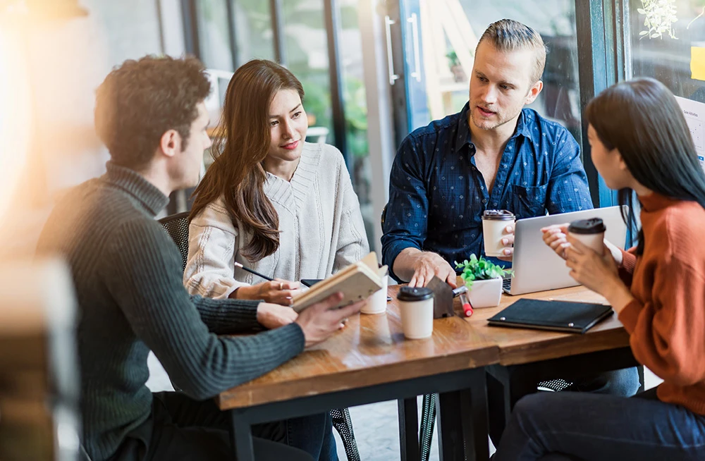 Печать на баннере, сетке, бумаге, холсте, самоклеящейся пленке UV-печать на стекле, пластике, холсте, Пвх